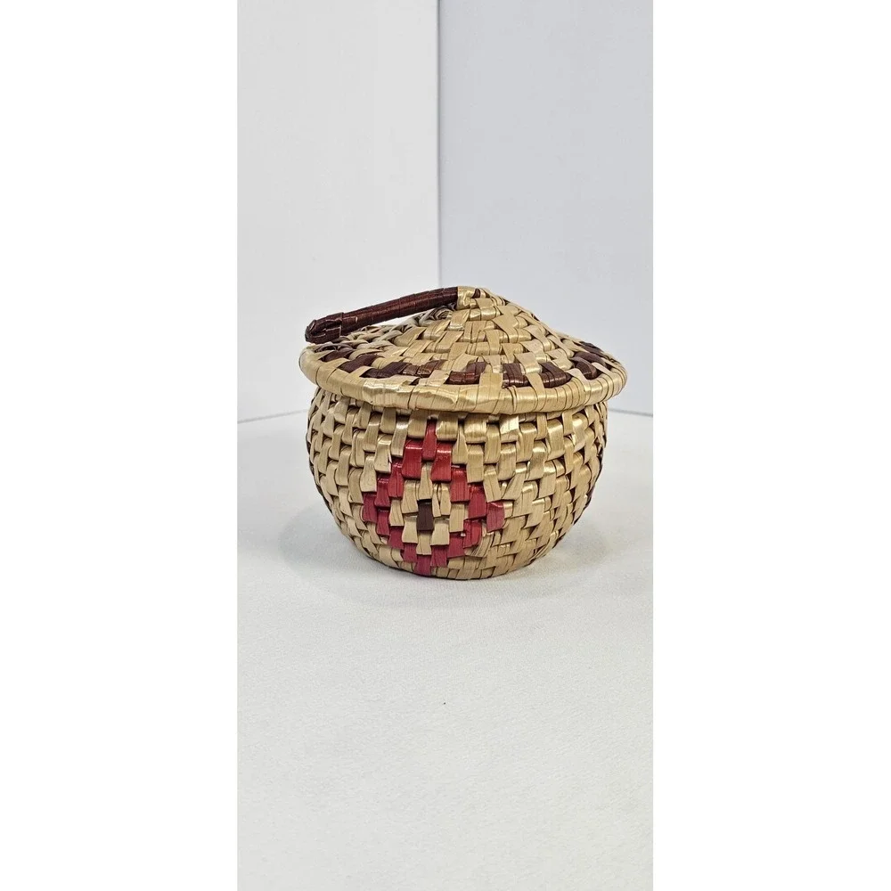 Handmade Wicker/Raffia Lidded Basket Small Round Jewelry Trinket Storage‎